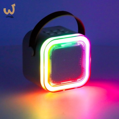 Zestaw do karaoke 2 mikrofony + głośnik przenośny BLUETOOTH USB LED różowy Zestaw do karaoke 2 mikrofony + głośnik przenośny BLUETOOTH USB LED różowy