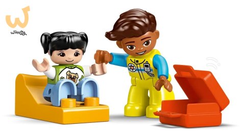 LEGO DUPLO TOWN 10447 Karetka z kierowcą LEGO DUPLO TOWN 10447 Karetka z kierowcą