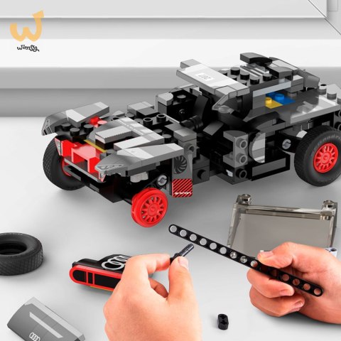 Samochód Rastar 10120 Audi RS Q e-tron 1:30 klocki 376el. Samochód Rastar 10120 Audi RS Q e-tron 1:30 klocki 376el.