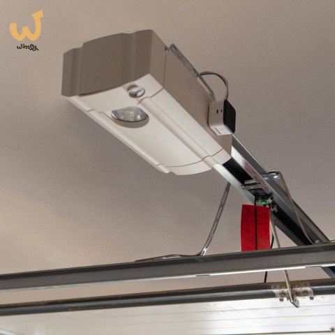 Yale Inteligentny sterownik do bram 1x Smart Opener , 1x Door Position Sensor, 2x Dodatkowy kabel, 2x Taśma instalacyjna Yale Inteligentny sterownik do bram 1x Smart Opener , 1x Door Position Sensor, 2x Dodatkowy kabel, 2x Taśma instalacyjna