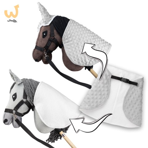 Derka i nauszniki Skippi dla Hobby Horse - szary - uniwersalny rozmiar Derka i nauszniki Skippi dla Hobby Horse - szary - uniwersalny rozmiar