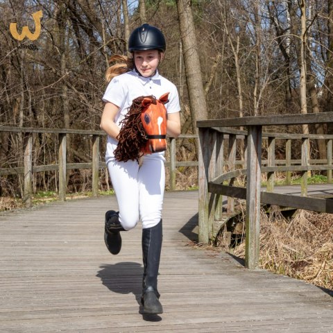Konik na kiju z kantarem - Hobby Horse Skippi - Bursztyn - jak żywy - A3 Konik na kiju z kantarem - Hobby Horse Skippi - Bursztyn - jak żywy - A3