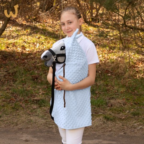 Peleryna Skippi dla Hobby Horse - niebieska - uniwersalny rozmiar A3 A4 Peleryna Skippi dla Hobby Horse - niebieska - uniwersalny rozmiar A3 A4