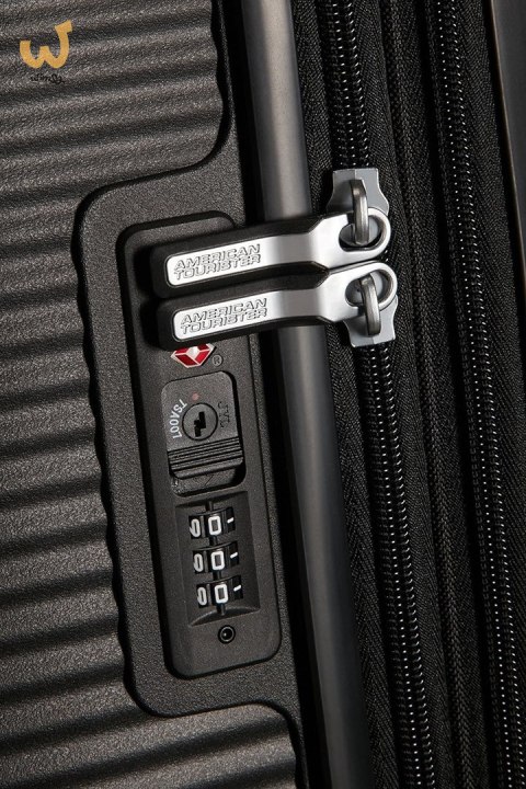 Walizka średnia American Tourister Soundbox EXP - bass black Walizka średnia American Tourister Soundbox EXP - bass black