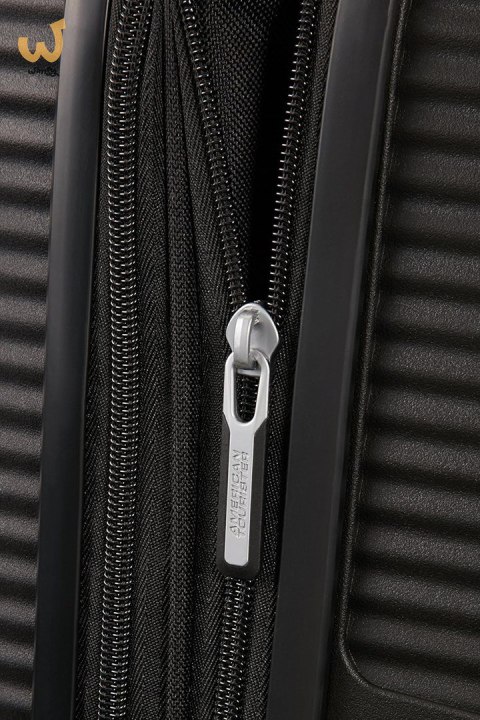 Walizka średnia American Tourister Soundbox EXP - bass black Walizka średnia American Tourister Soundbox EXP - bass black