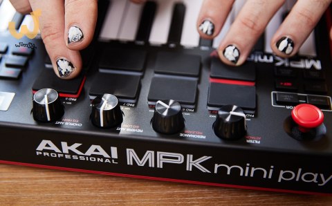 AKAI MPK MINI PLAY 3 - Mini klawiatura sterująca AKAI MPK MINI PLAY 3 - Mini klawiatura sterująca