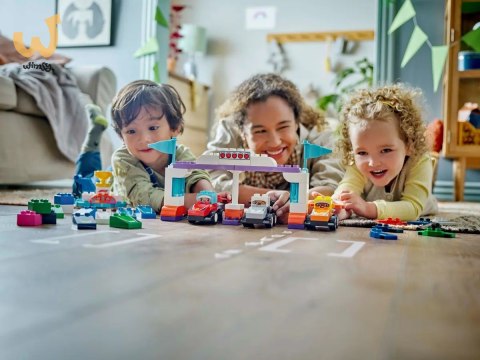 LEGO DUPLO TOWN 10445 Bolidy i kierowcy F1 LEGO DUPLO TOWN 10445 Bolidy i kierowcy F1