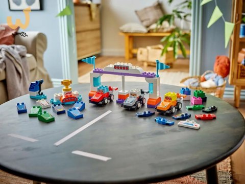 LEGO DUPLO TOWN 10445 Bolidy i kierowcy F1 LEGO DUPLO TOWN 10445 Bolidy i kierowcy F1